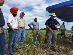 Bhupinder Farmaha and Gordon Mickel teach soil health assessment techniques.