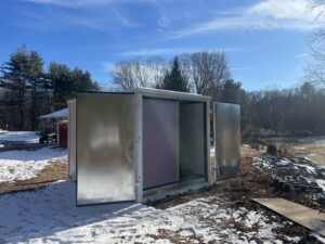 The open unit prepared to receive queen banks.