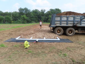 1st LOAD OF MANURE ON PLENUM LAYER