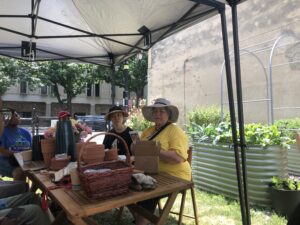 Kelley Forsyth workshop on decorative and sustainable raised bed farming.