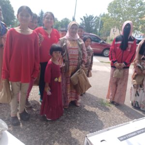 A local family at Week 5 distribution picks up a share on Buffalo's east side.